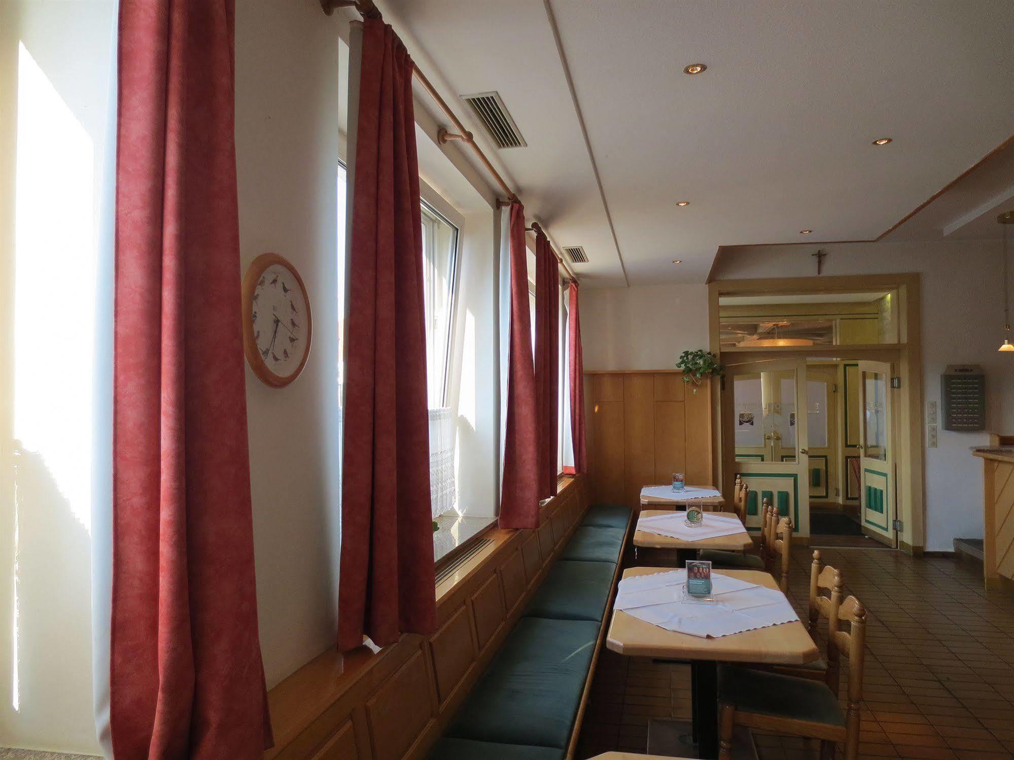 Hotel Zur Post Illmitz Exteriör bild